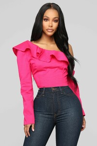 11-16-18_Studio_2_10-19-50_SK80328_HotPink0425_DM.jpg