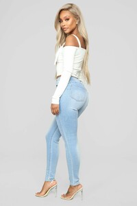 11-19-18_Studio_2_10-46-23_GT2789_Ivory0531_JD.jpg