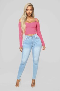 11-19-18_Studio_2_10-49-33_GT2789_NeonPink0551_AG.jpg