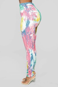 11-19-18_Studio_2_12-04-51_4229_Multicolor_14596_CC_AG.jpg