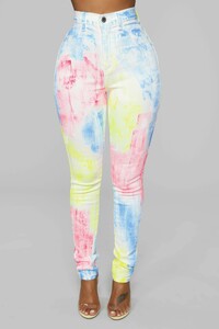 11-19-18_Studio_2_12-08-49_4493_MultiColor_14616_CC_AG.jpg