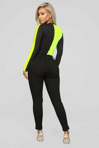 11-19-18_Studio_2_12-59-57_B1295_NeonYellow_14711_CC_AG.jpg