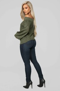 11-20-18_Studio_2_11-14-23_G003A_Olive0547_AJ.jpg