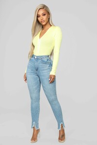 11-20-18_Studio_2_12-04-32_BC0148_Yellow0528_DM.jpg