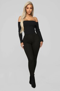 11-20-18_Studio_2_13-35-25_IM4655_Black0433_AJ.jpg