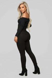 11-20-18_Studio_2_13-36-16_IM4655_Black0438_AJ.jpg