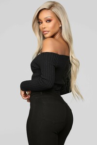 11-20-18_Studio_2_13-36-17_IM4655_Black0439_AJ.jpg