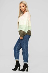 11-21-18_Studio_2_12-56-11_TH0405_OliveCombo0462_DM.jpg