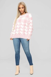 11-21-18_Studio_2_14-45-01_TH0410_Pink_15233_DM.jpg