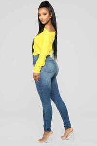 11-23-18_Studio_2_10-20-59_T16740_Yellow_CC_0423_AG_AG.jpg