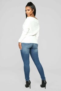 11-23-18_Studio_2_10-48-52_T16740_Ivory_0455_AB.jpg