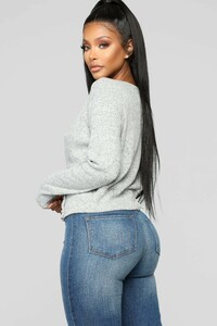 11-23-18_Studio_2_10-50-32_K56561_HeatherGrey_0465_AB.jpg