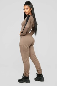 11-23-18_Studio_2_11-20-32_NJ5795N_Mocha_0428_AJ.jpg