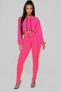 11-26-18_Studio_2_12-50-21_TI2535_HotPink_15588_CC_AG_AG.jpg