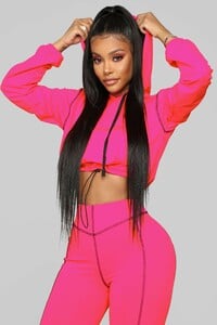 11-26-18_Studio_2_12-52-09_TI2535_HotPink_15602_CC_AG_AG.jpg