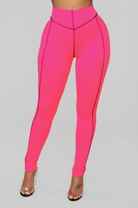 11-26-18_Studio_2_12-52-35_TI2535_HotPink_15606_CC_AG_AG.jpg