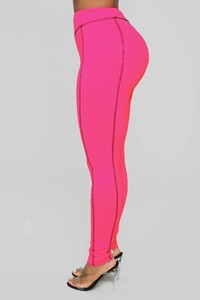 11-26-18_Studio_2_12-52-46_TI2535_HotPink_15607_CC_AG_AG.jpg