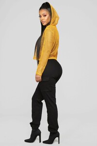 11-26-18_Studio_2_14-30-25_LH34044L_Mustard0484_JD.jpg
