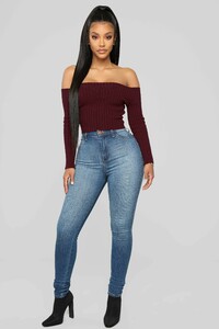 11-26-18_Studio_2_14-31-47_IM4655_Burgundy_15624_CC_AG_AG.jpg