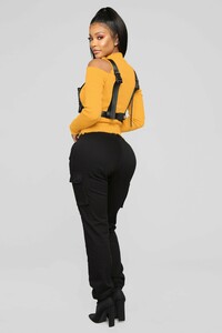 11-26-18_Studio_2_15-32-08_TI2575_Mustard_15713_CC_JD_AG.jpg