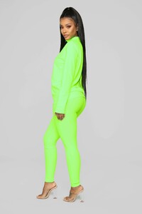 11-26-18_Studio_2_16-22-23_TP1531_NeonGreen_15752_CC_AG_AG.jpg