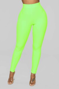 11-26-18_Studio_2_16-23-23_TP1531_NeonGreen_15761_CC_AG_AG.jpg