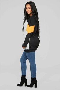 11-29-18_Studio_2_11-12-38_DGI1658_Orangecombo_0485_NT.jpg
