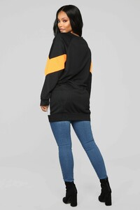 11-29-18_Studio_2_11-13-38_DGI1658_Orangecombo_0489_NT.jpg