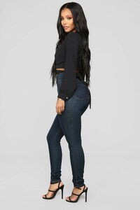 11-29-18_Studio_2_14-00-34_T2534_Black_0425_NT.jpg