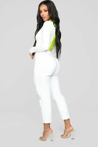 11-29-18_Studio_2_14-27-18_73690_NeonGreen_CC_0550_AJ_AG.jpg