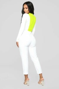 11-29-18_Studio_2_14-27-40_73690_NeonGreen_CC_0553_AJ_AG.jpg