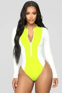11-29-18_Studio_2_14-28-26_73690_NeonGreen_CC_0556_AJ_AG.jpg