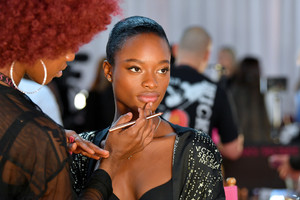 Mayowa+Nicholas+2018+Victoria+Secret+Fashion+X07aGFppmYvx.jpg