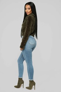 12-10-18_Studio_2_09-32-42_LST1237_Olive0428_AJ.jpg