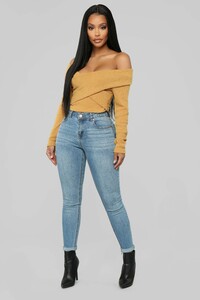 12-10-18_Studio_2_09-44-40_T4319_Mustard0438_AJ.jpg