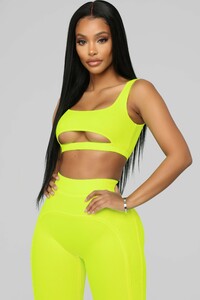 12-10-18_Studio_2_OD_10-51-11_40016_NeonYellow_CC_4_AJ_AG.jpg