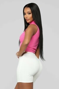 12-10-18_Studio_2__11-42-26_GT2755_NeonPink0474_AJ.jpg