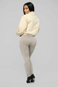 12-11-18_Studio_2_DV_09-34-44_TI2515_Taupe_0438_NT.jpg