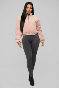 12-11-18_Studio_2_DV_09-45-31_TI2515_Mauve_0463_NT.jpg