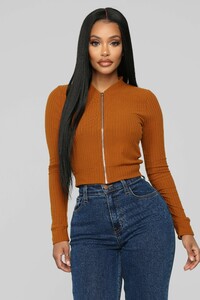 12-11-18_Studio_2_DV_13-32-00_RT33945L_Cognac_0636_NT.jpg
