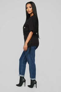 12-11-18_Studio_2_DV_13-41-27_SB3933_Black_0474_NT.jpg