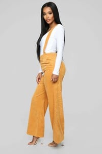 12-11-18_Studio_2_DV_13-55-37_910731CD004_Mustard_0580_NT.jpg