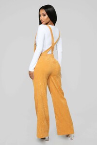 12-11-18_Studio_2_DV_13-58-31_910731CD004_Mustard_0423_NT.jpg