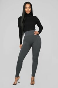 12-11-18_Studio_2_DV_14-11-31_MV14270Z_Grey_0426_NT.jpg