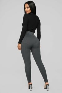 12-11-18_Studio_2_DV_14-12-40_MV14270Z_Grey_0435_NT.jpg