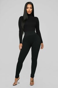 12-11-18_Studio_2_DV_14-18-46_MV14270Z_Black_0449_NT.jpg