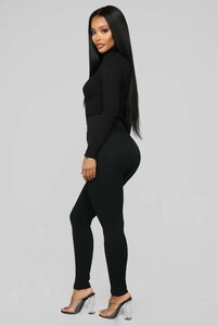 12-11-18_Studio_2_DV_14-19-10_MV14270Z_Black_0453_NT.jpg