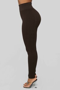 12-11-18_Studio_2_DV_14-25-20_MV14270Z_Brown_0497_NT.jpg