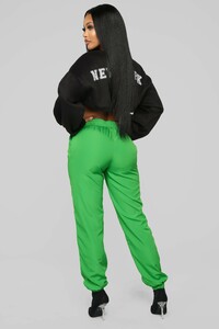 12-11-18_Studio_2_DV_14-43-01_JP1127N_NeonGreen_CC__13_AG_NT.jpg