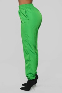 12-11-18_Studio_2_DV_14-43-01_JP1127N_NeonGreen_CC__18_AG_NT.jpg